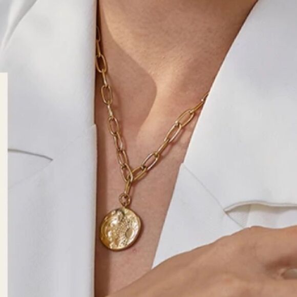 #33 Gold Moon/Star Pendant Necklace - Picture 2 of 9